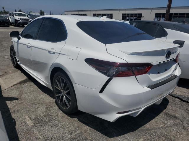 4T1G11AK3PU834201 - 2023 TOYOTA CAMRY SE NIGHT SHADE WHITE photo 2
