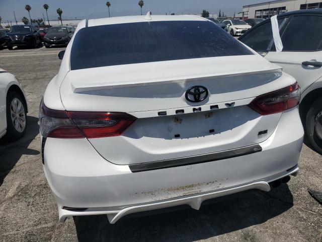 4T1G11AK3PU834201 - 2023 TOYOTA CAMRY SE NIGHT SHADE WHITE photo 6