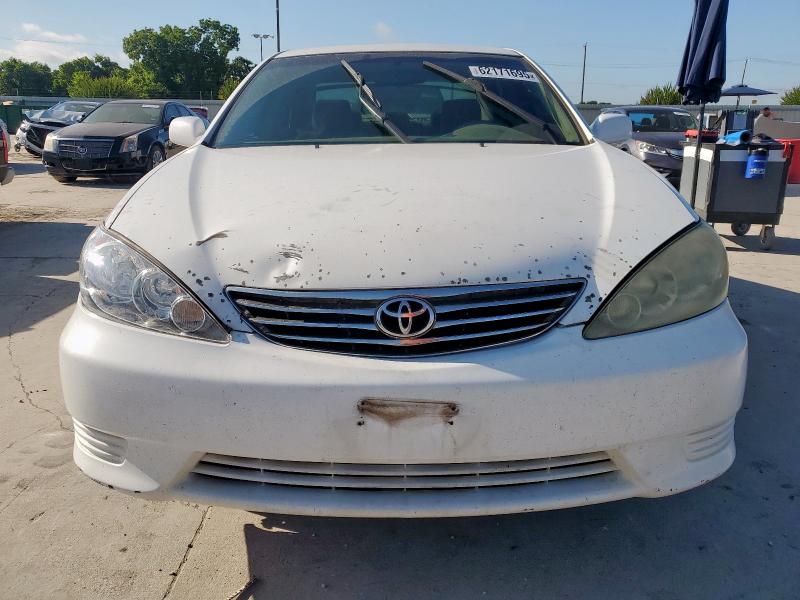 4T1BE32K05U006838 - 2005 TOYOTA CAMRY LE WHITE photo 5