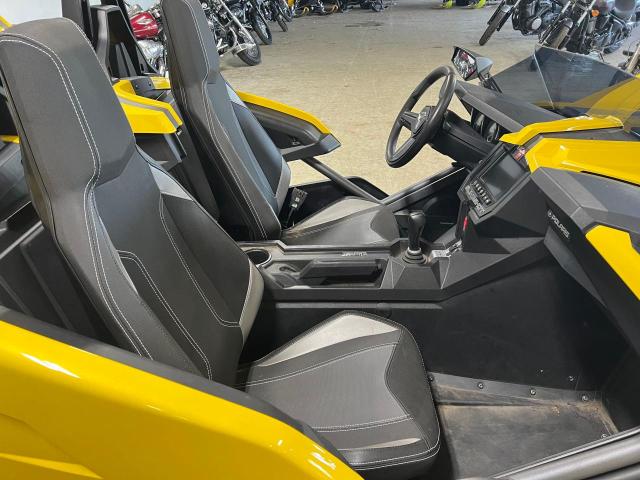 57XAAPFA7J8127588 - 2018 POLARIS SLINGSHOT SL YELLOW photo 5