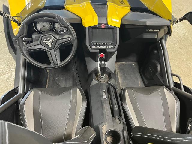 57XAAPFA7J8127588 - 2018 POLARIS SLINGSHOT SL YELLOW photo 6