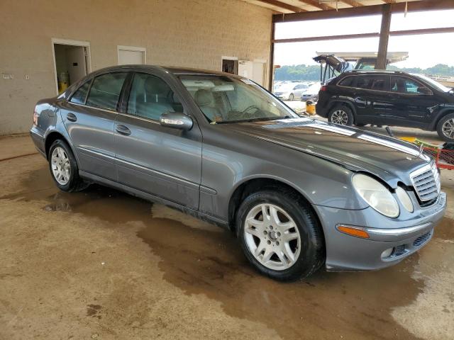 WDBUF65J45A682238 - 2005 MERCEDES-BENZ E 320 GRAY photo 4