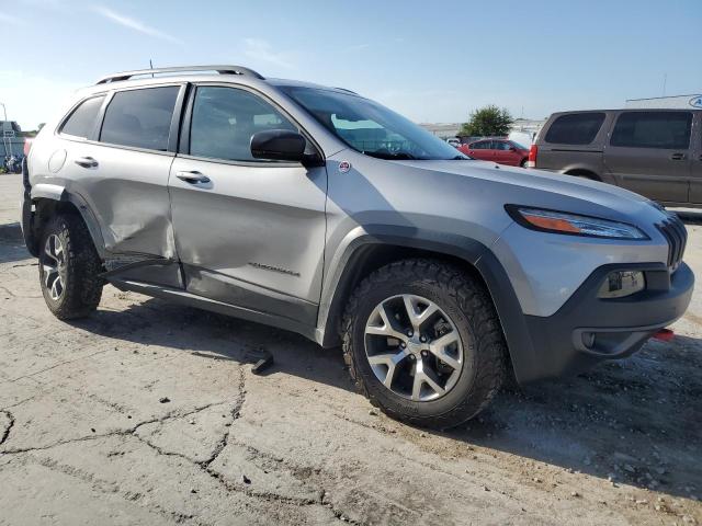 1C4PJMBS5HW580517 - 2017 JEEP CHEROKEE TRAILHAWK SILVER photo 4