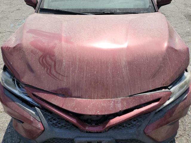 4T1B11HK0JU594306 - 2018 TOYOTA CAMRY L RED photo 11