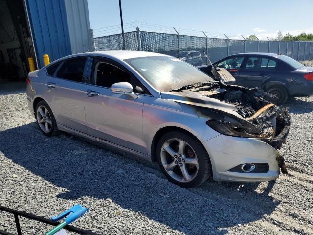 3FA6P0H73FR259670 - 2015 FORD FUSION SE SILVER photo 4