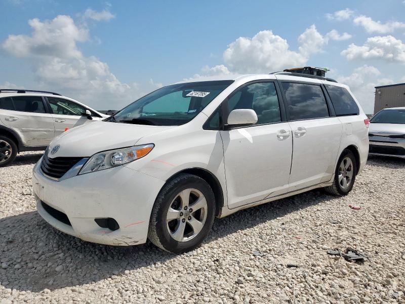 2014 TOYOTA SIENNA LE, null