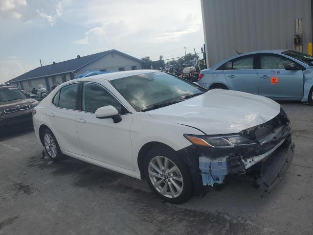 4T1C11AK9PU812024 - 2023 TOYOTA CAMRY LE WHITE photo 4