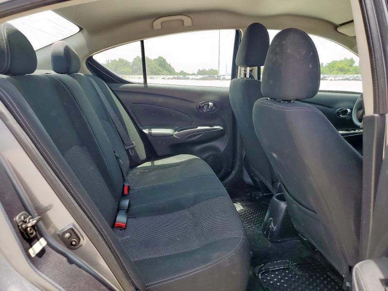 3N1CN7AP8JL881895 - 2018 NISSAN VERSA S ნაცრისფერი ფოტო 10