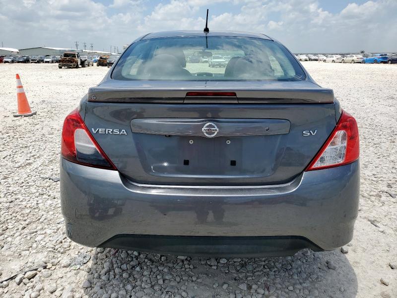 3N1CN7AP8JL881895 - 2018 NISSAN VERSA S ნაცრისფერი ფოტო 6