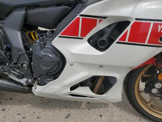 JYARM38E5NA002627 - 2022 YAMAHA YZFR7 TWO TONE photo 7