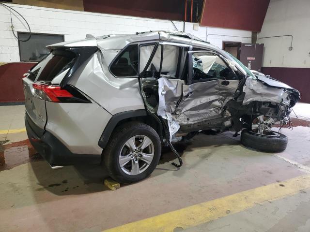 4T3RWRFV0NU074132 - 2022 TOYOTA RAV4 XLE SILVER photo 3