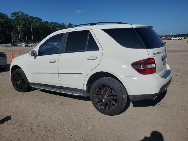4JGBB22E68A400122 - 2008 MERCEDES-BENZ ML 320 CDI WHITE photo 2