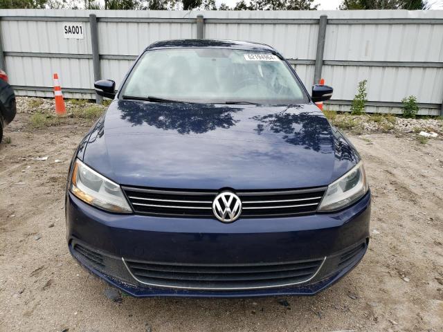 3VWDX7AJ4DM216012 - 2013 VOLKSWAGEN JETTA SE BLUE photo 5