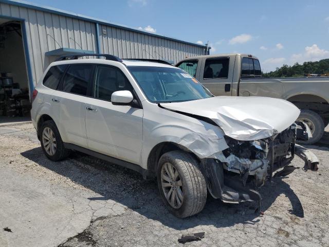 JF2SHADC3DH443909 - 2013 SUBARU FORESTER 2.5X PREMIUM WHITE photo 4