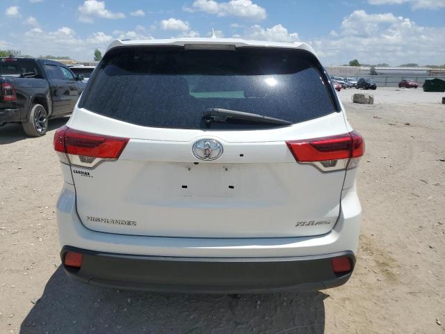 5TDJZRFH8JS542490 - 2018 TOYOTA HIGHLANDER SE Weiß Foto 6
