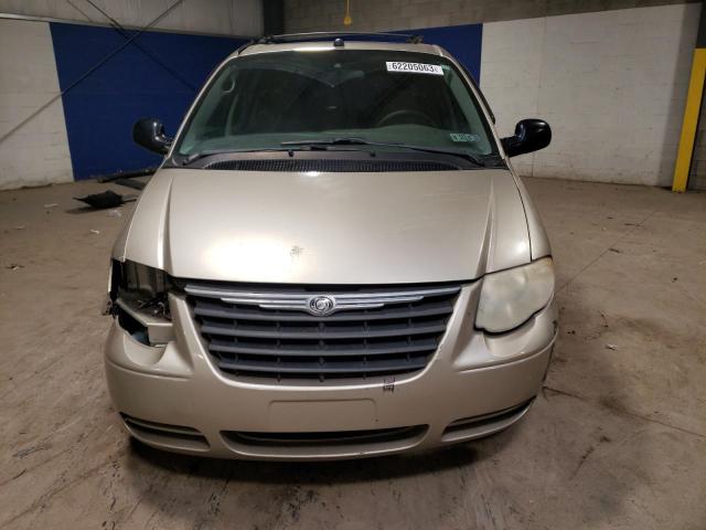 2C4GP54L05R355632 - 2005 CHRYSLER TOWN & COU TOURING Qızıl foto 5