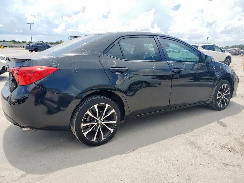 5YFBURHEXJP811023 - 2018 TOYOTA COROLLA L BLACK photo 3