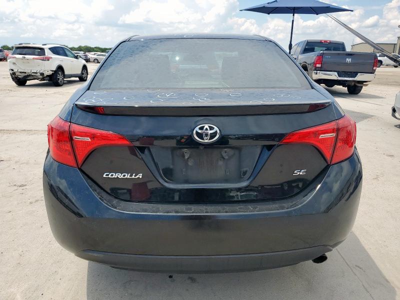 5YFBURHEXJP811023 - 2018 TOYOTA COROLLA L BLACK photo 6