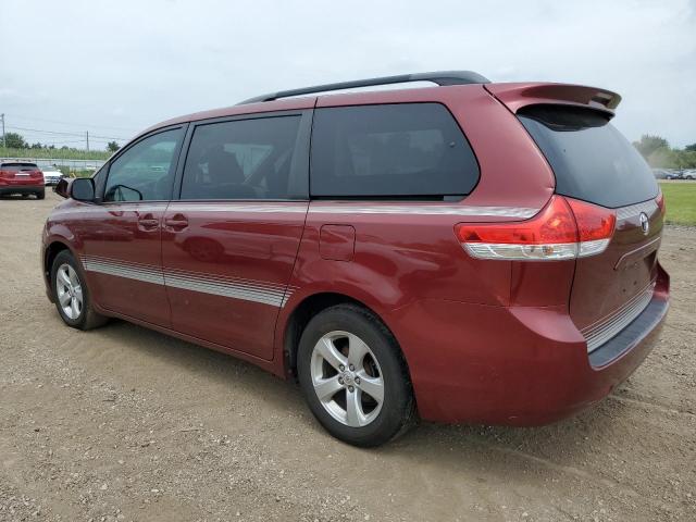 5TDKK3DCXDS284345 - 2013 TOYOTA SIENNA LE RED photo 2