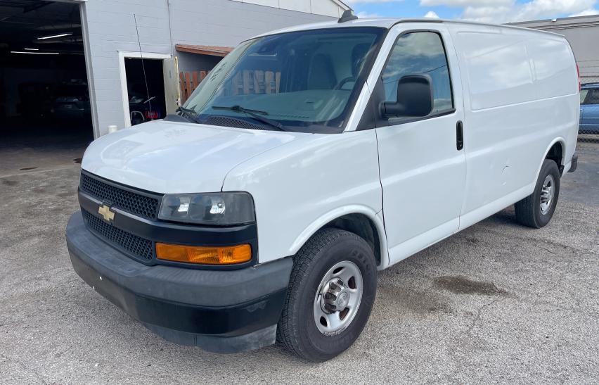 1GCWGAFP8K1370612 - 2019 CHEVROLET EXPRESS G2 WHITE photo 2