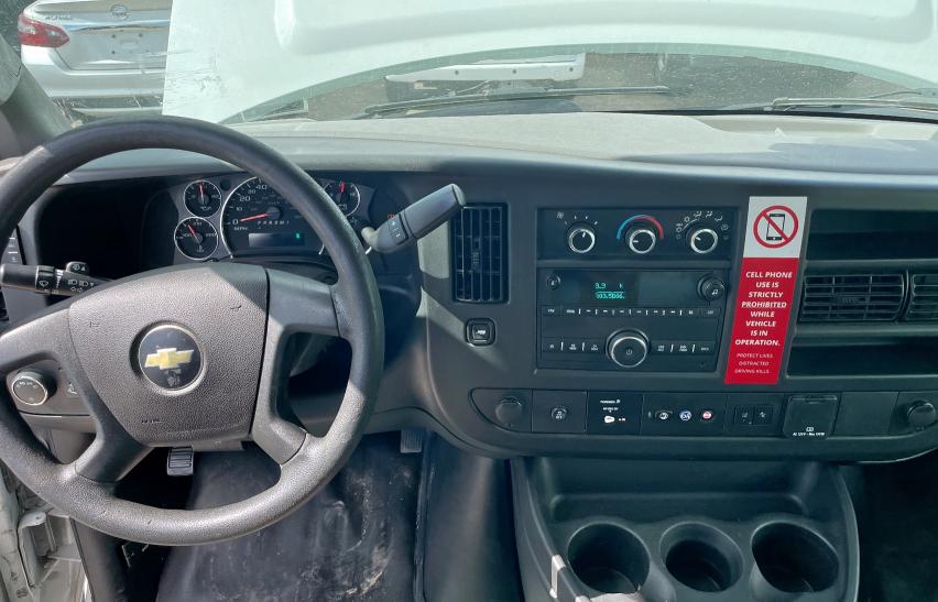 1GCWGAFP8K1370612 - 2019 CHEVROLET EXPRESS G2 WHITE photo 9