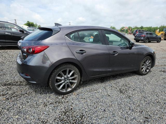 3MZBN1L38JM252032 - 2018 MAZDA 3 GRAND TOURING رمادي صورة 3