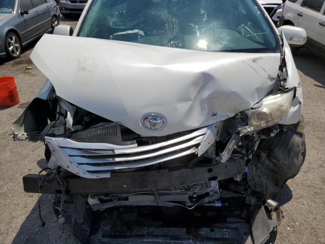 5TDDK3DCXDS060470 - 2013 TOYOTA SIENNA XLE WHITE photo 12