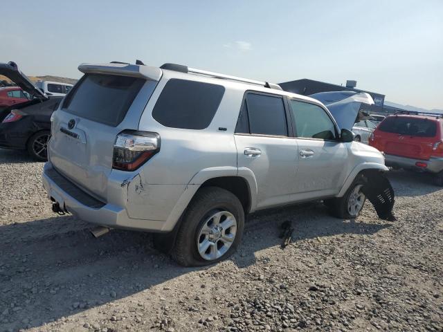 JTEMU5JR9N5972542 - 2022 TOYOTA 4RUNNER SR5/SR5 PREMIUM SILVER photo 3