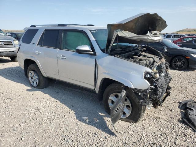 JTEMU5JR9N5972542 - 2022 TOYOTA 4RUNNER SR5/SR5 PREMIUM SILVER photo 4