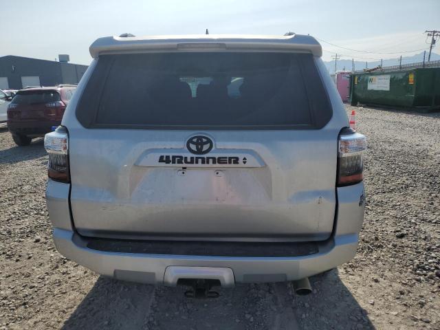 JTEMU5JR9N5972542 - 2022 TOYOTA 4RUNNER SR5/SR5 PREMIUM SILVER photo 6