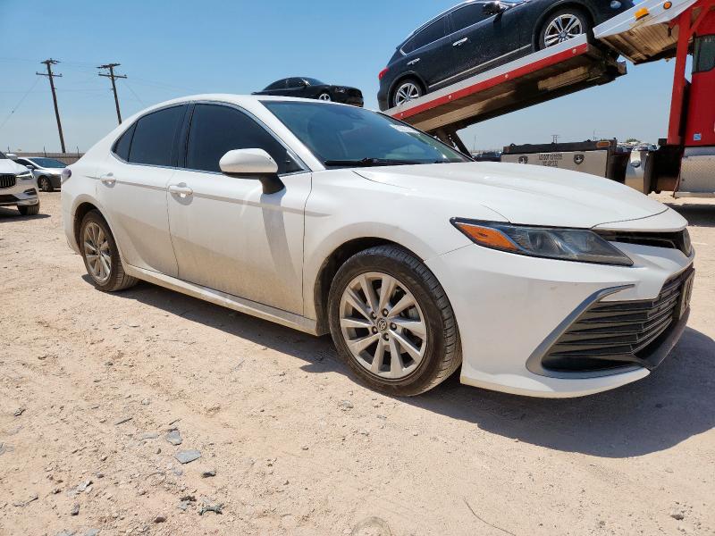 4T1C11AK2MU418733 - 2021 TOYOTA CAMRY LE WHITE photo 4