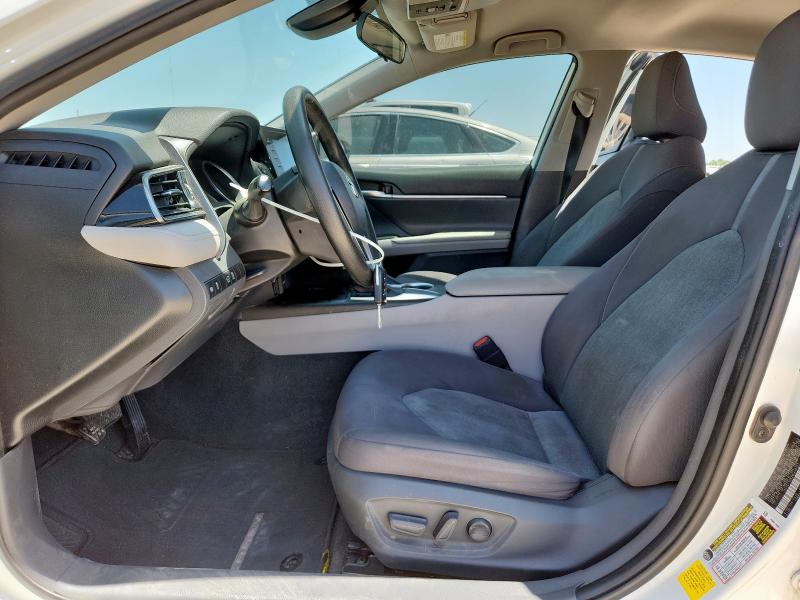 4T1C11AK2MU418733 - 2021 TOYOTA CAMRY LE WHITE photo 7