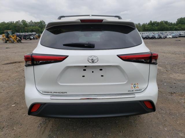 5TDGZRBH2NS222135 - 2022 TOYOTA HIGHLANDER XLE Weiß Foto 6