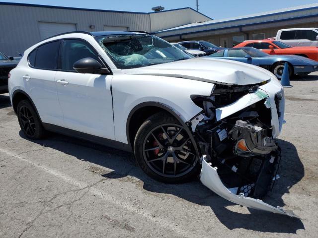 ZASPAJAN9K7C70714 - 2019 ALFA ROMEO STELVIO WHITE photo 4