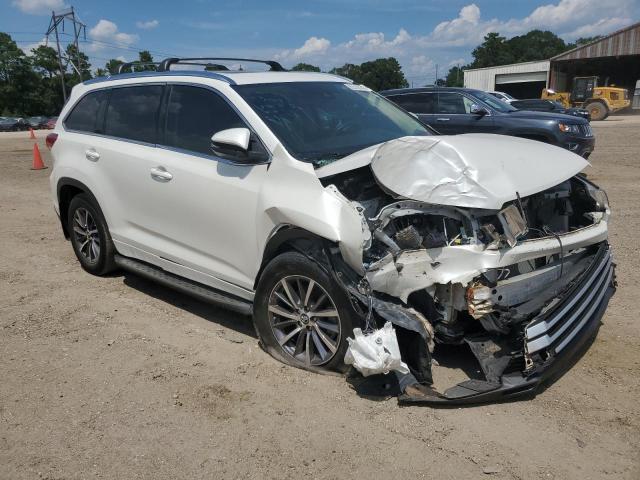 5TDKZRFH6JS549362 - 2018 TOYOTA HIGHLANDER SE WHITE photo 4