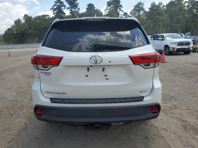 5TDKZRFH6JS549362 - 2018 TOYOTA HIGHLANDER SE WHITE photo 6