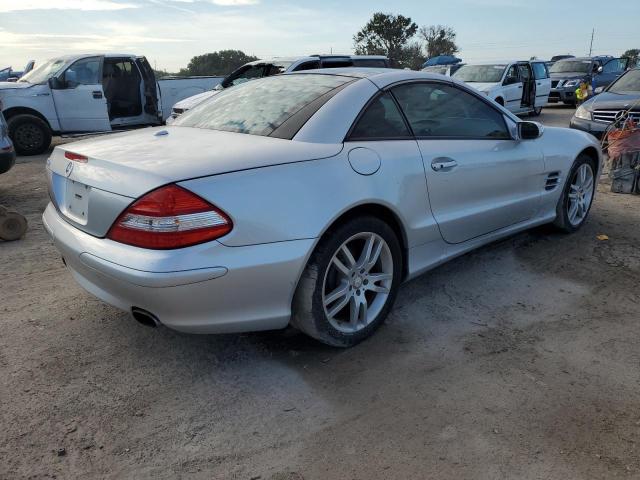 WDBSK71F28F139021 - 2008 MERCEDES-BENZ SL 550 SILVER photo 3