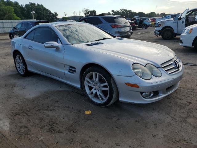 WDBSK71F28F139021 - 2008 MERCEDES-BENZ SL 550 SILVER photo 4