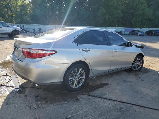 4T1BF1FKXFU977133 - 2015 TOYOTA CAMRY LE SILVER photo 3