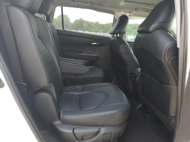 5TDGZRAH5MS061246 - 2021 TOYOTA HIGHLANDER XLE WHITE photo 11