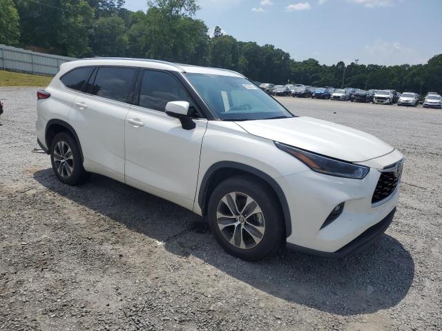 5TDGZRAH5MS061246 - 2021 TOYOTA HIGHLANDER XLE WHITE photo 4