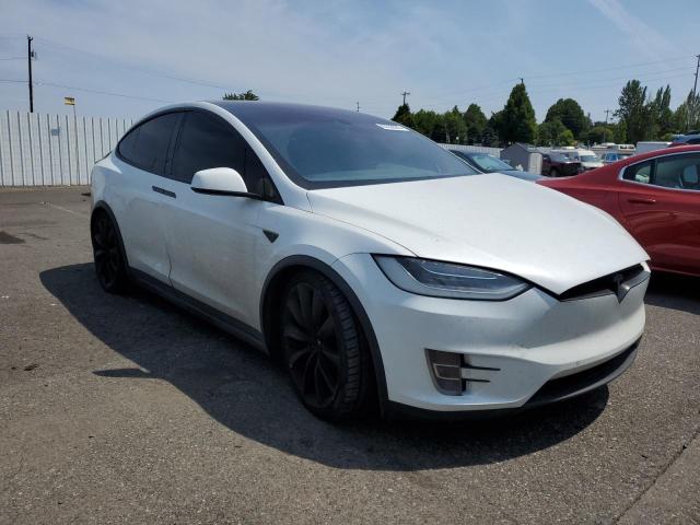 5YJXCBE29GF018830 - 2016 TESLA MODEL X WHITE photo 4