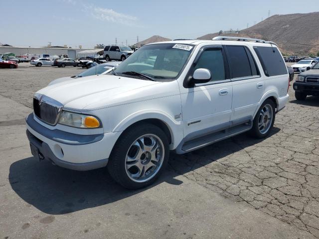 5LMPU28LXWLJ39193 - 1998 LINCOLN NAVIGATOR WHITE photo 1