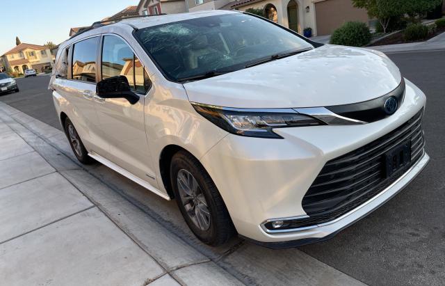 2021 TOYOTA SIENNA XLE, null