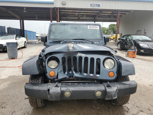 1J4GB59137L207955 - 2007 JEEP WRANGLER SAHARA GRAY photo 5