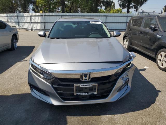 1HGCV1F4XJA001586 - 2018 HONDA ACCORD EX SILVER photo 5