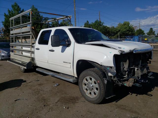 1GT423C85BF196628 - 2011 GMC SIERRA K3500 SLE WHITE photo 4