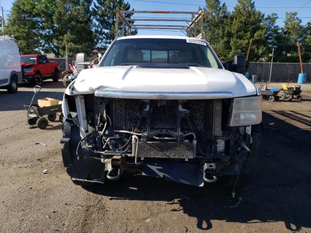 1GT423C85BF196628 - 2011 GMC SIERRA K3500 SLE WHITE photo 5