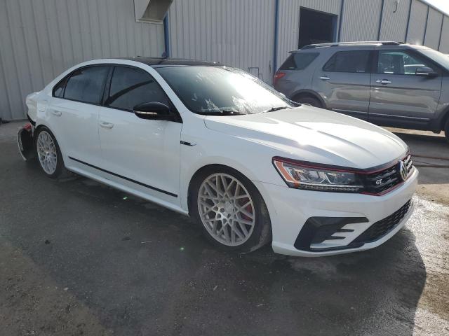 1VWJM7A37JC034864 - 2018 VOLKSWAGEN PASSAT GT WHITE photo 4