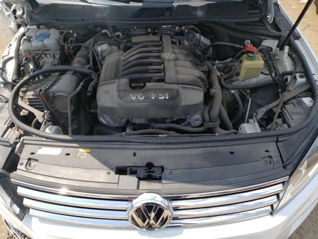 WVGEF9BP3FD008240 - 2015 VOLKSWAGEN TOUAREG V6 WHITE photo 12